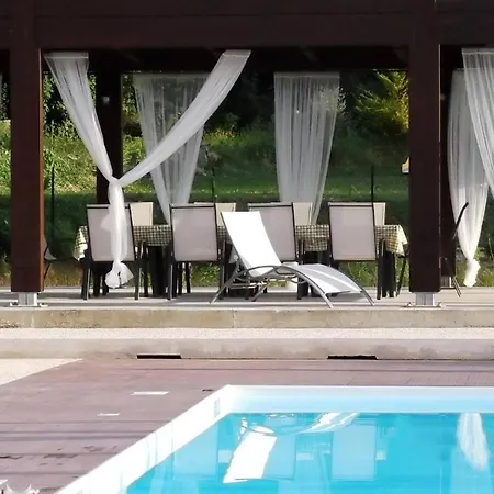 One Bedroom With Shared Pool And Wifi At 公寓